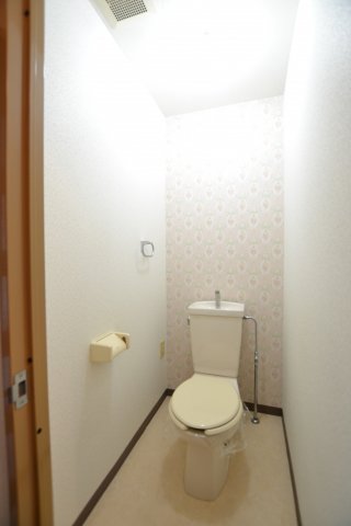 トイレ　別号室の写真です。ご参考までに