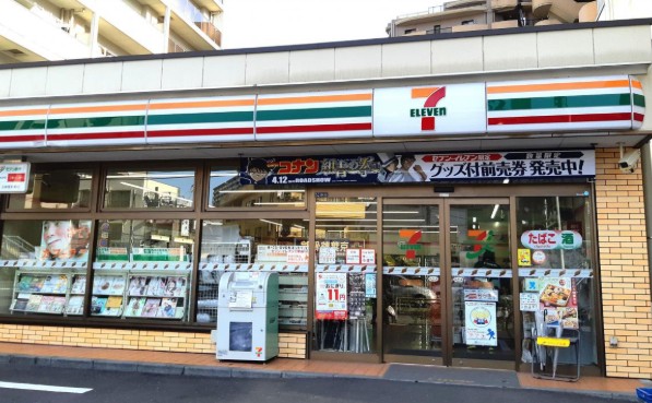 コンビニ　セブンイレブン 江東亀戸7丁目東店（コンビニ）まで303m