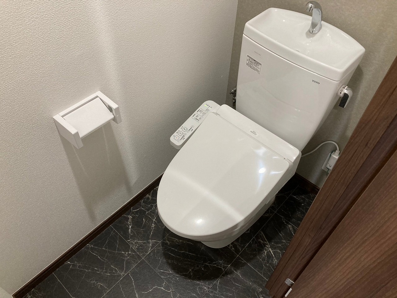 トイレ　写真は同じ間取りの他部屋の物になります。