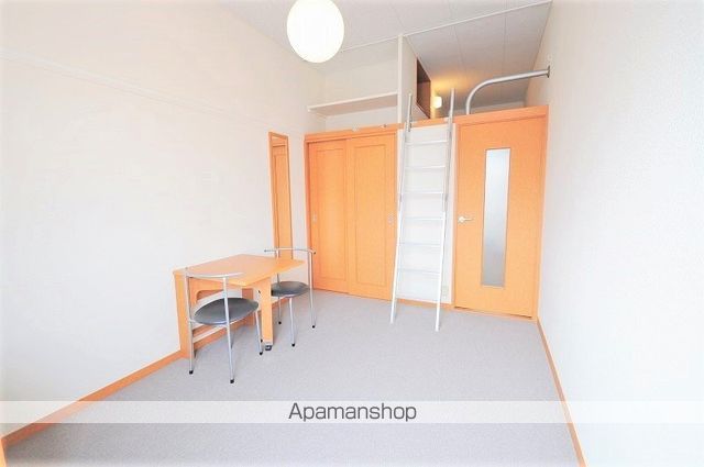 レオパレス秀の居間写真