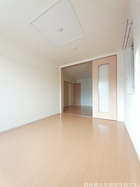 ブライトハウスVI A棟の居間写真