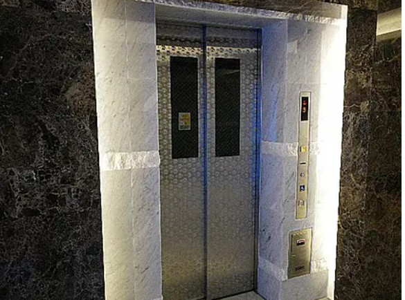東武東上線 大山駅 徒歩10分 12階建 築17年の外観写真