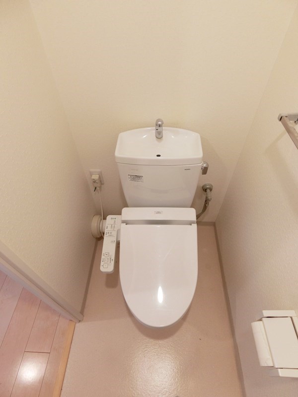 東京メトロ千代田線 町屋駅 徒歩11分 8階建 築10年のトイレ写真