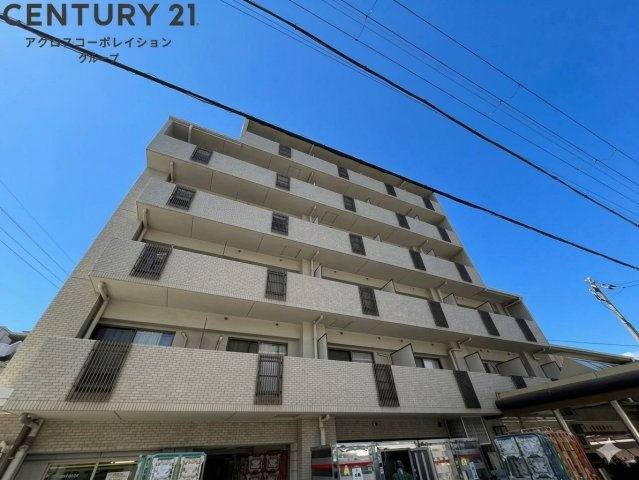 建物外観　オートロックで外部の人間が簡単に出入りできないため安心です。