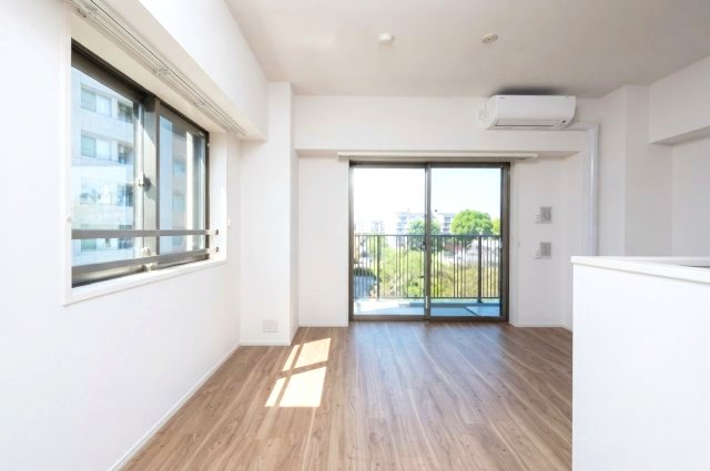 小田急線 千歳船橋駅 徒歩10分 6階建 築4年の居間写真