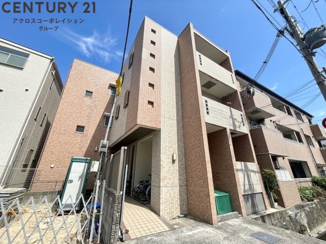 建物外観　オートロックで外部の人間が簡単に出入りできないため安心です。