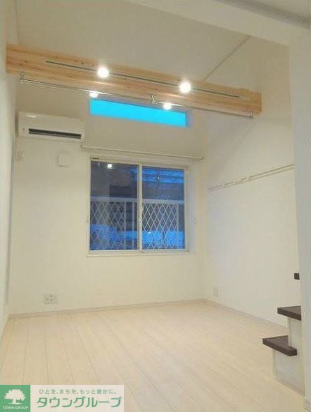 居室・リビング　ナチュラルカラーの明るいお部屋です