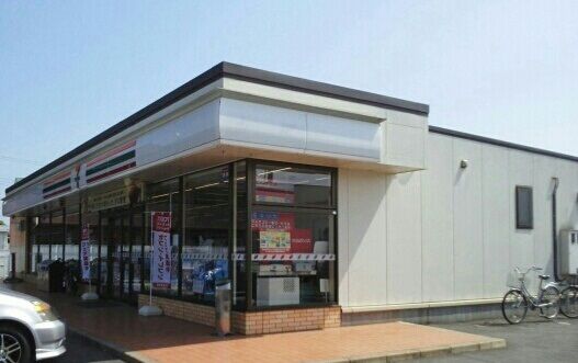 コンビニ　セブンイレブン（コンビニ）まで500m