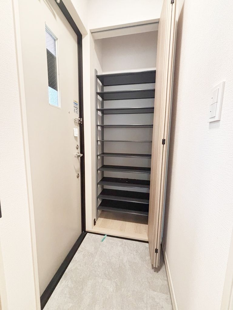 南区日佐2丁目新築工事の玄関写真