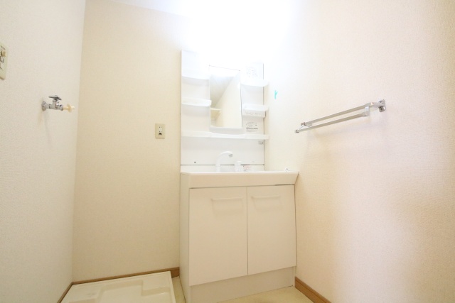洗面設備　※別号室の参考写真です。