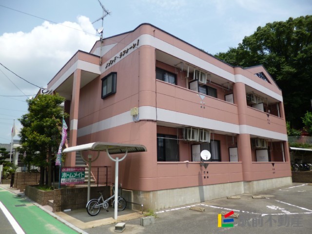 建物外観　2階建ての物件です
