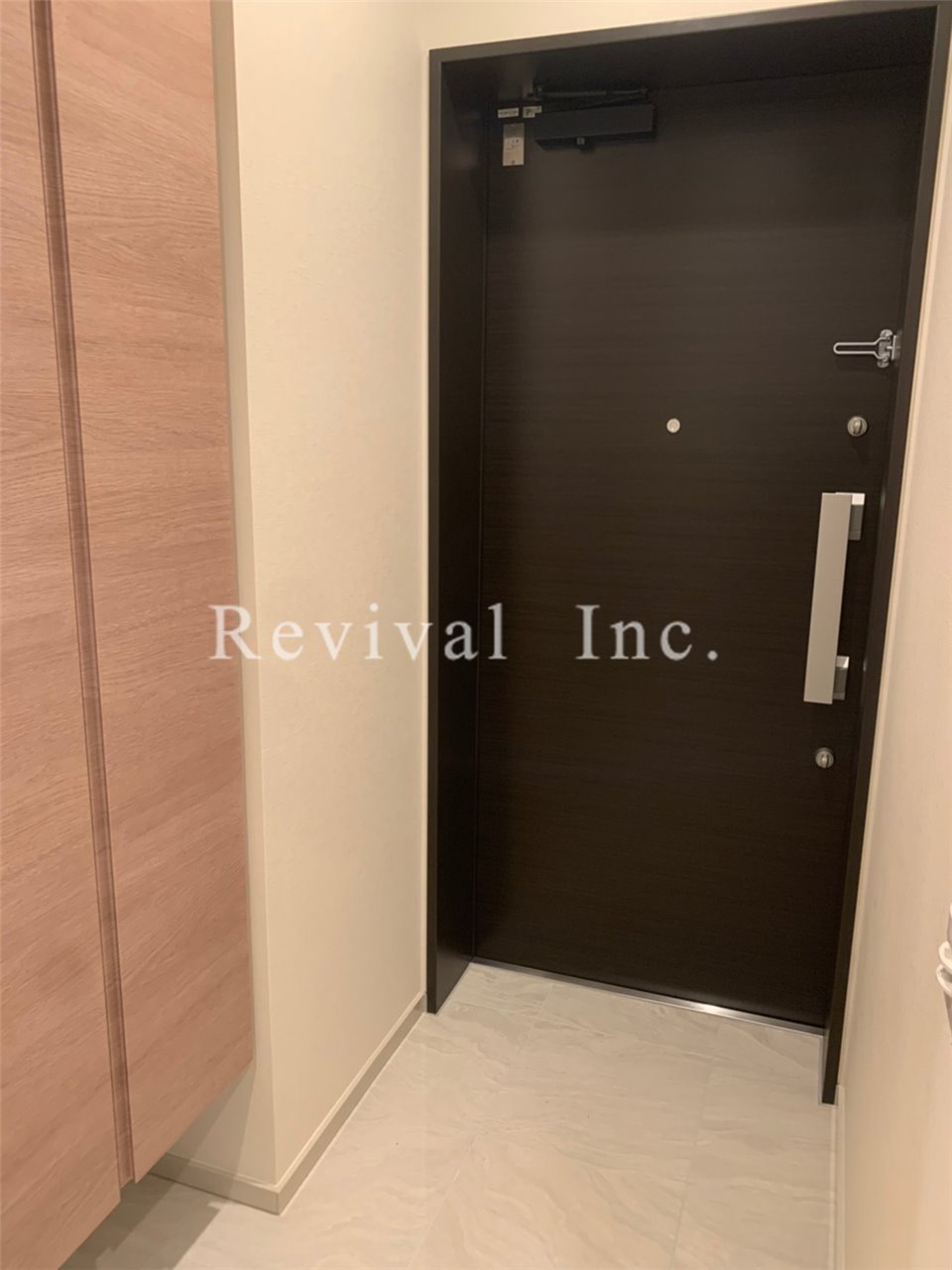 玄関　清潔感のある玄関スペース