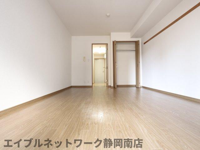 その他部屋・スペース　こちらのリビングで趣味の時間をお楽しみください