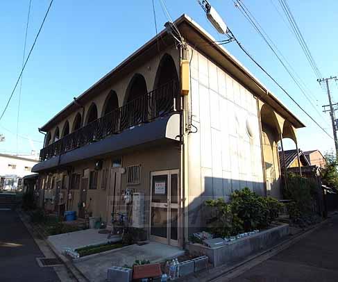 京都市伏見区深草相深町のアパートの建物外観