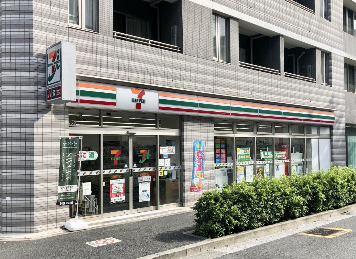 コンビニ　セブンイレブン千代田鍛冶町2丁目店（コンビニ）まで141m
