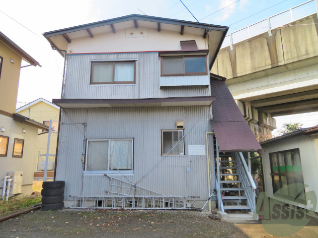 仙台市宮城野区新田のアパートの建物外観