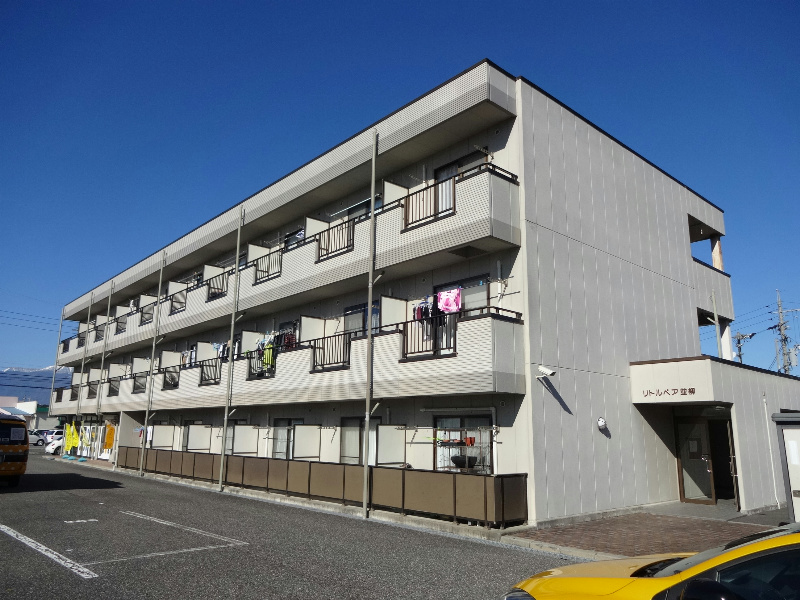 松本市並柳のマンションの建物外観