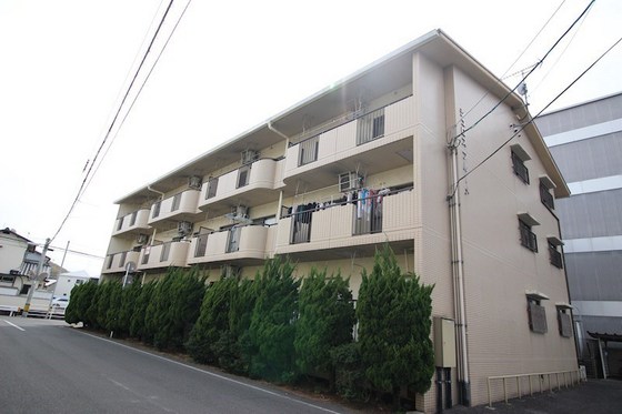 岡山市中区神下のマンションの建物外観