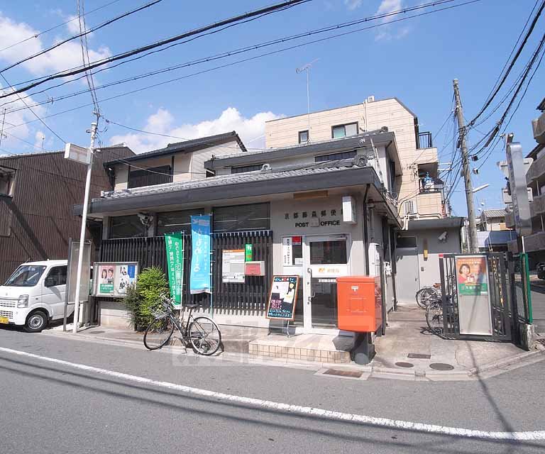 【京都市伏見区深草大亀谷西寺町のマンションの郵便局】