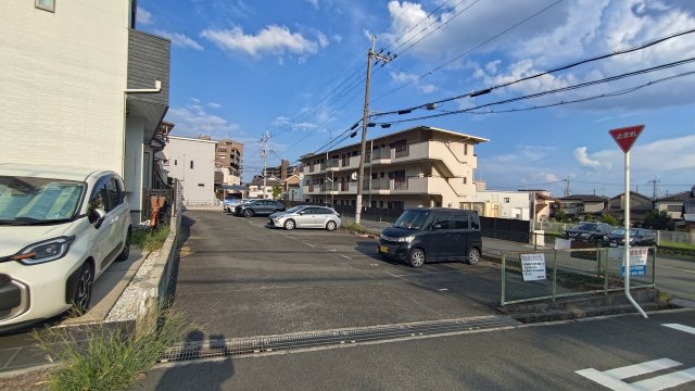 【三島郡島本町山崎のアパートの駐車場】