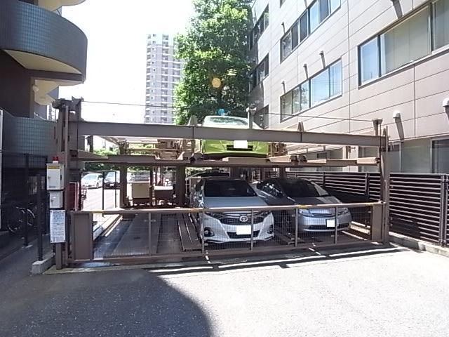 【ユリノキ・コートの駐車場】