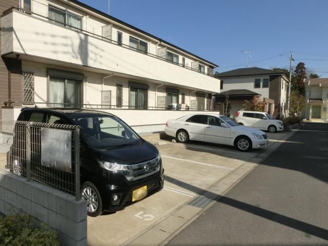 【流山市大字西平井のアパートの駐車場】