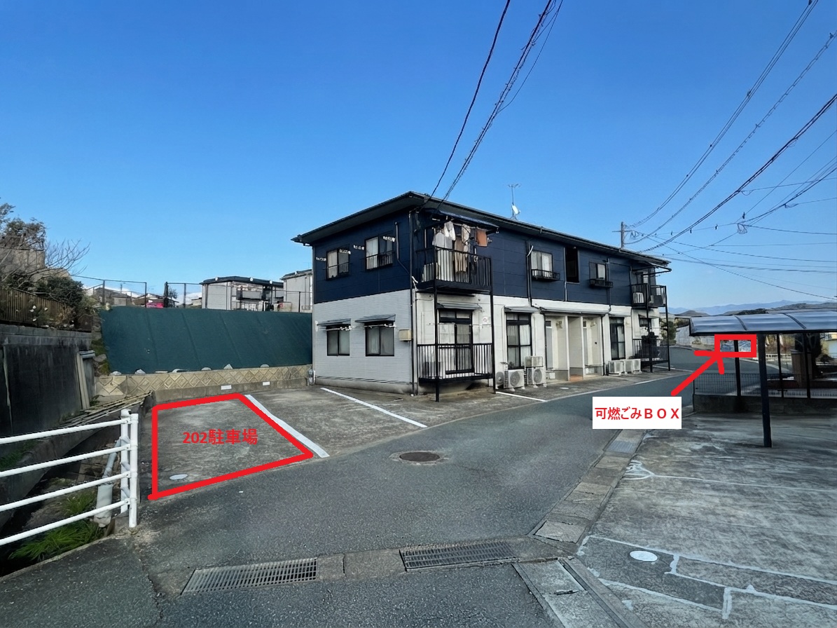 駐車場　駐車場は縦列の2台込！可燃ゴミＢＯＸは道向いにあります