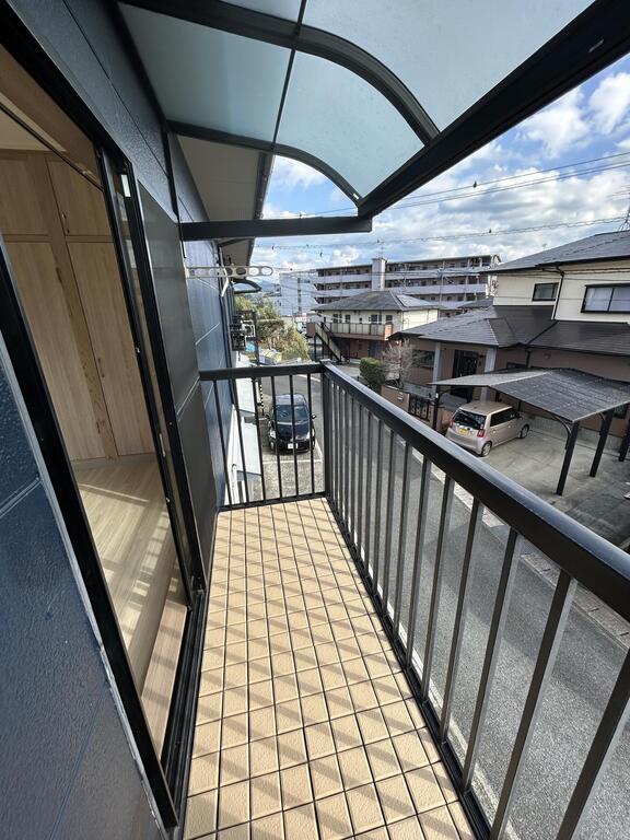 バルコニー　ベランダは屋根付きで急な雨でも洗濯物が安心♪