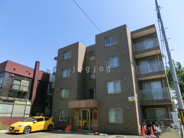 札幌市南区南三十五条西のマンションの建物外観