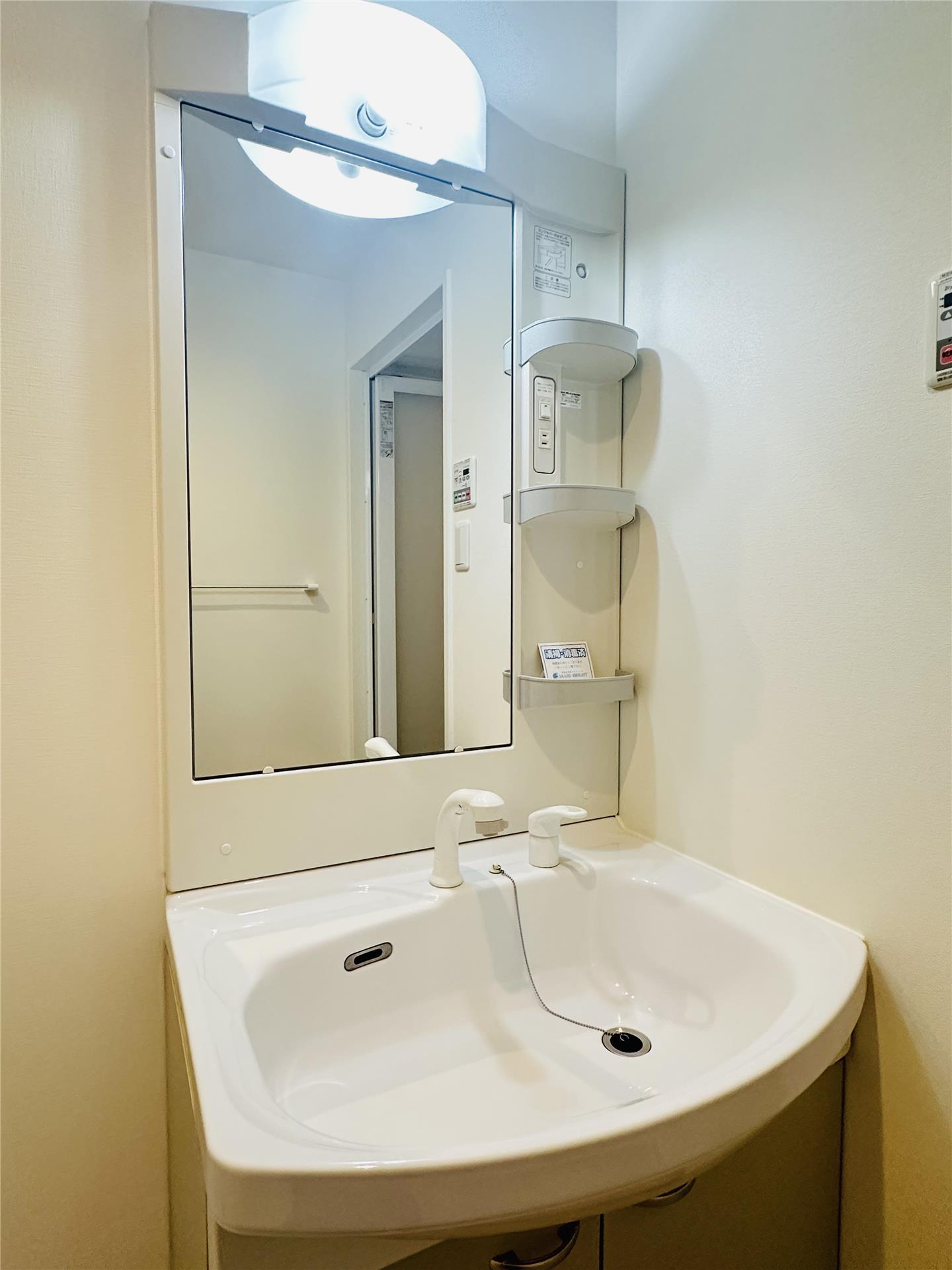 洗面設備　※同物件別室同タイプの写真です