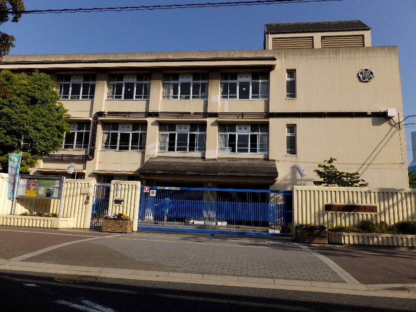 【神戸市長田区大谷町のマンションの小学校】