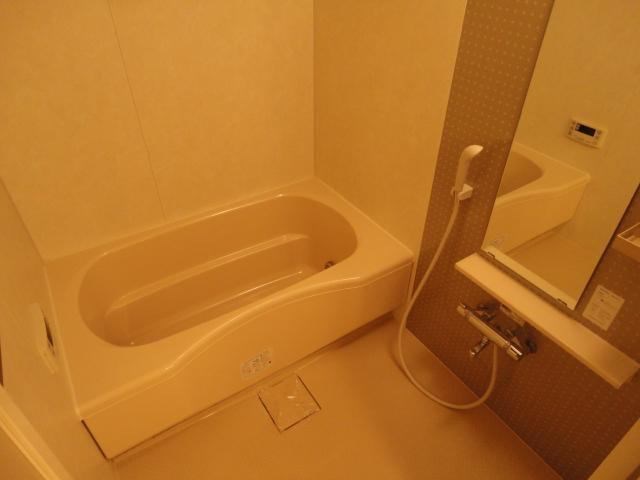 バス・シャワールーム　同一物件同タイプ別部屋の参考写真です