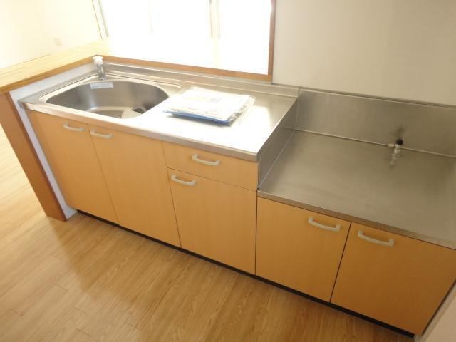 キッチン　同一物件同タイプ別部屋の参考写真です