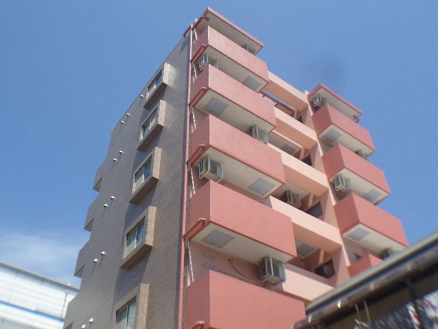 建物外観　オートロック。