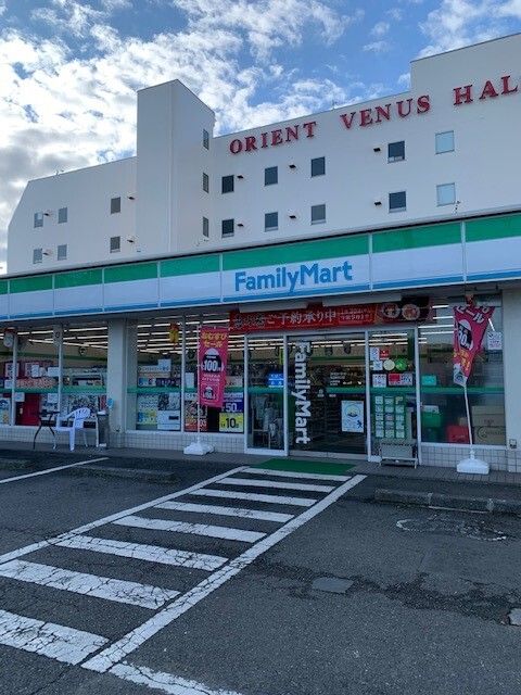 コンビニ　ファミリーマート河辺駅北口店（コンビニ）まで450m