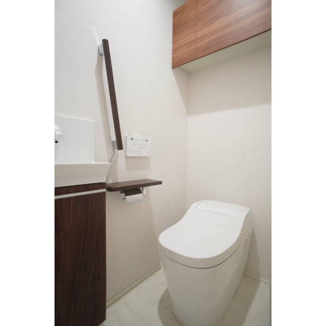 トイレ　温水洗浄便座付のトイレ♪