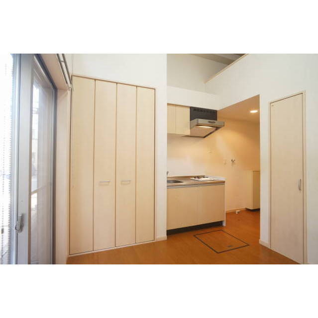 居室・リビング　天井も高く開放的な室内空間♪