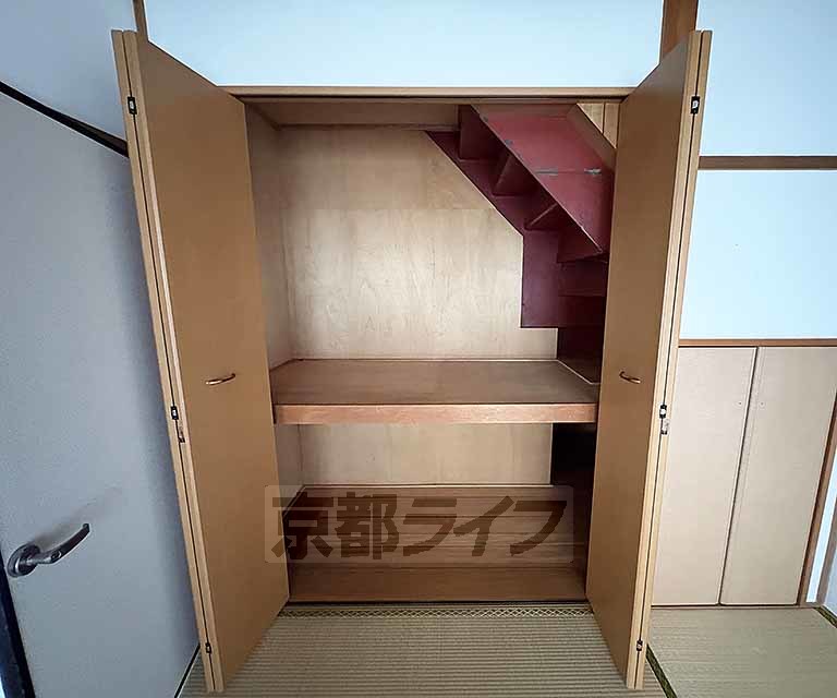 収納　ウォシュレット付いてます