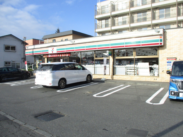 コンビニ　セブンイレブン千歳朝日町店（コンビニ）まで143m