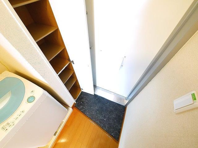 玄関　収納もある玄関です