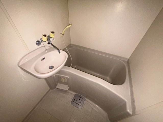 バス・シャワールーム　リバーサイドタカセ