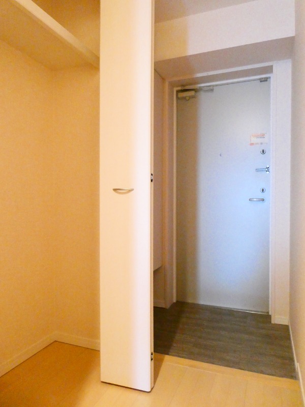 その他設備　廊下にも便利な収納付き！