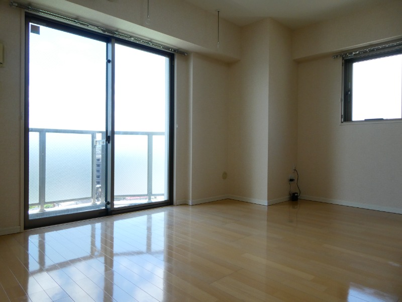 居室・リビング　２面採光の明るいリビング♪