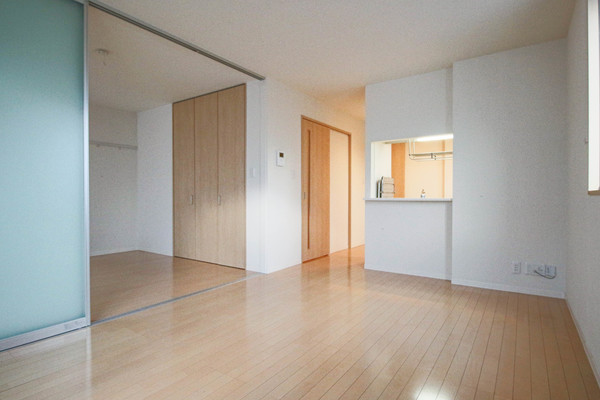 居室・リビング　同じ建物の別のお部屋