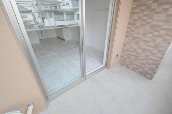 バルコニー　広々バルコニー