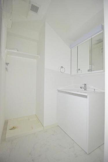 洗面設備　３面鏡のシャンプードレッサー