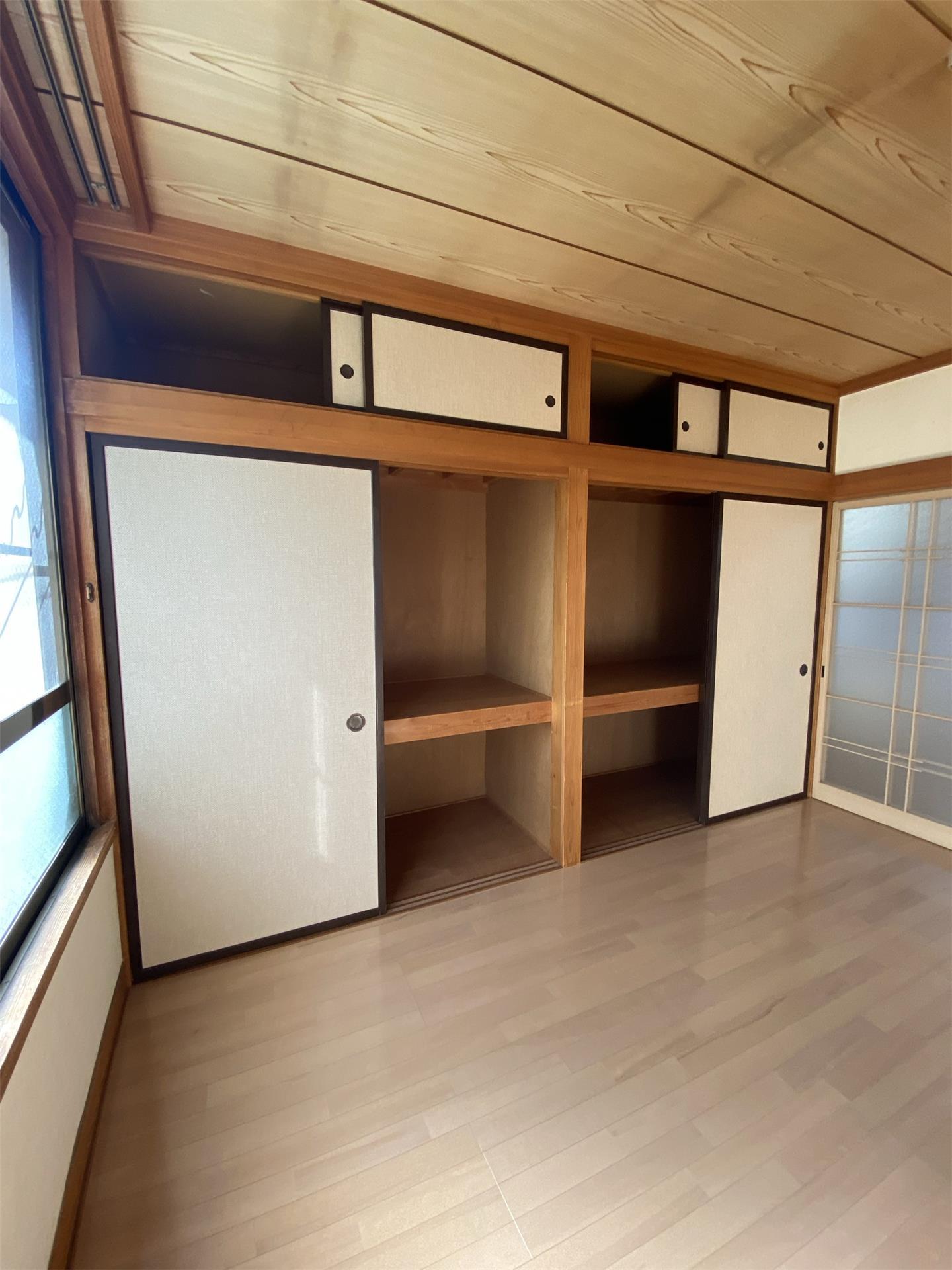 収納　写真は別号室です。