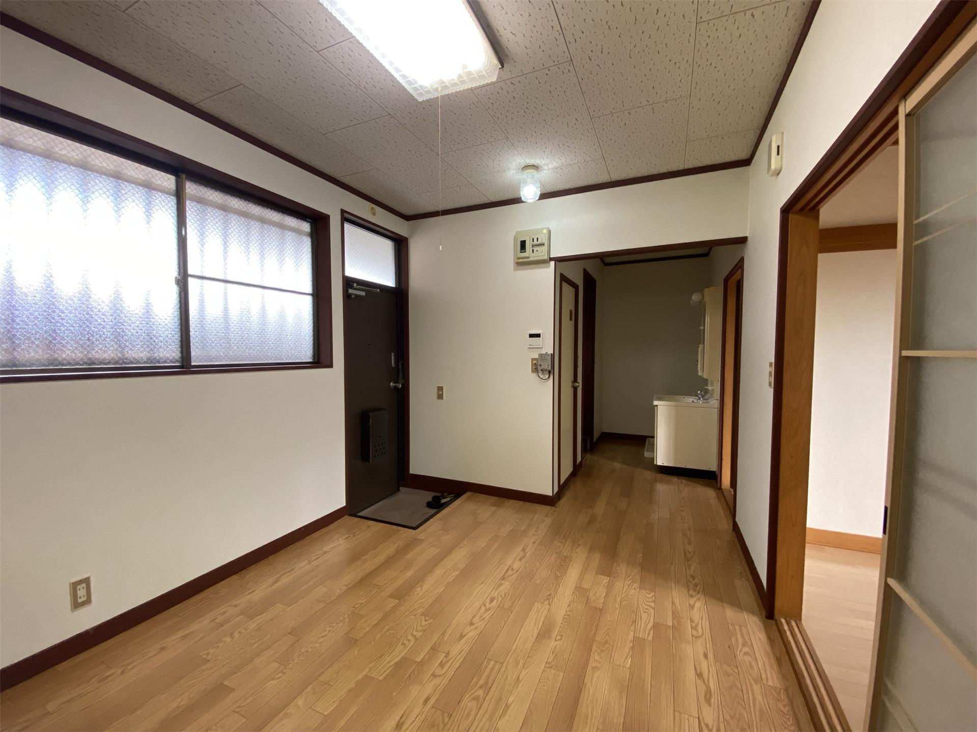 玄関　写真は別号室です。