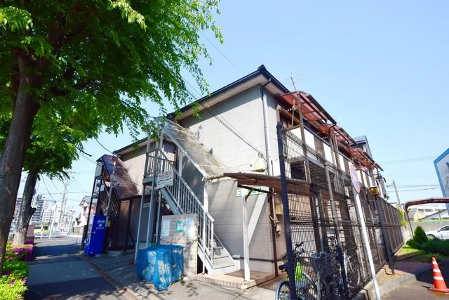 建物外観　★コンビニまで３０ｍ・スーパーまで１５０ｍで便利ですよ★