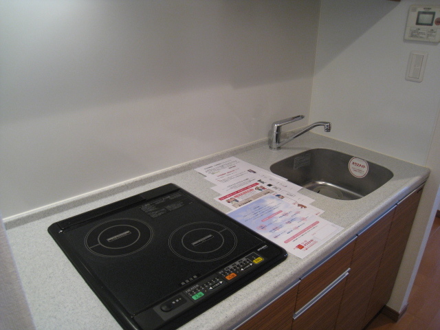 キッチン　ＩＨコンロ１口とラジエントヒーター１口付き